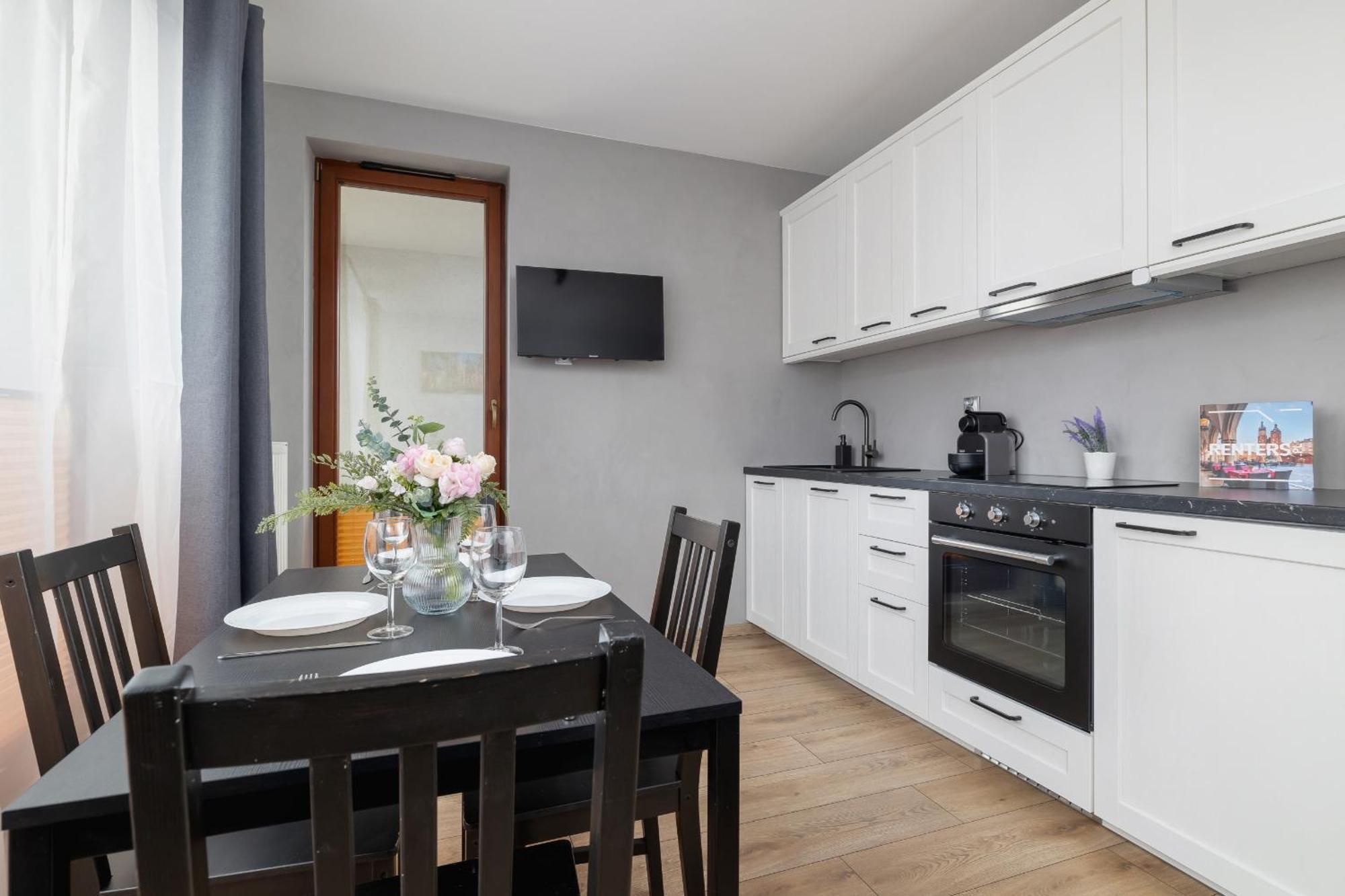 Stylish Apartment With Balcony & Parking Cracow By Noclegi Renters Cracóvia Exterior foto